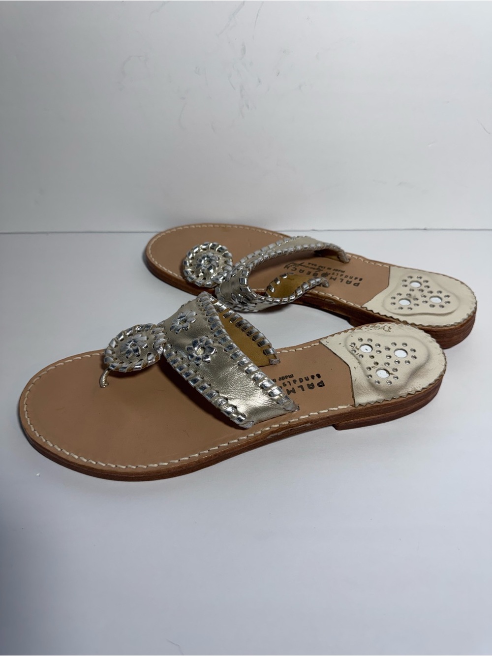 Palm Beach Platinum Gold Leather Thong Sandals Sz 9 Resort Quiet Luxury Coastal - Picture 12 of 16